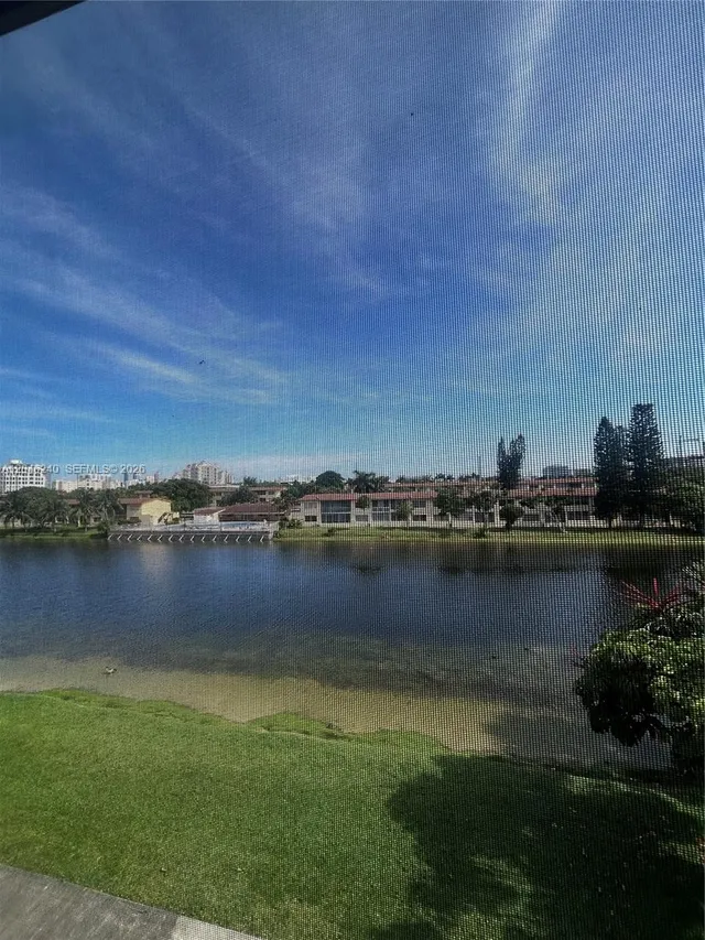 2-bedroom rental at 2880 NE 203rd Street #B25, Aventura