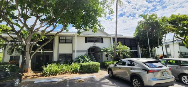 2-bedroom rental at 931 NE 199th Street #20222, Miami