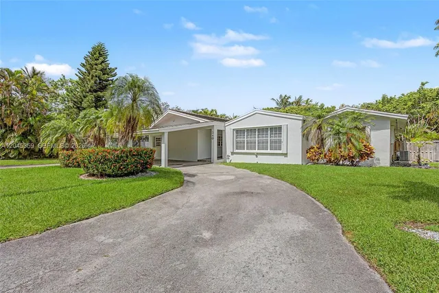5-bedroom rental at 340 Atlantic Road, Key Biscayne