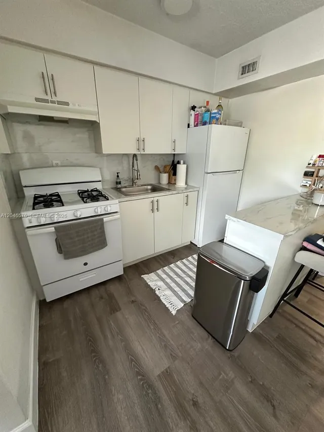 2-bedroom rental at 6805 SW 88th Street #8, Pinecrest