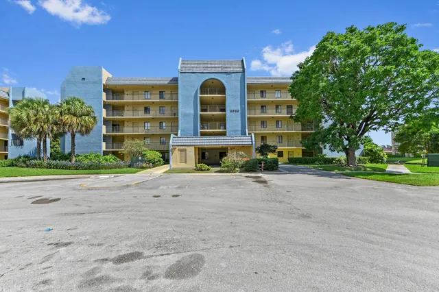 2-bedroom home at 2828 Tennis Club Drive #202, West Palm Beach