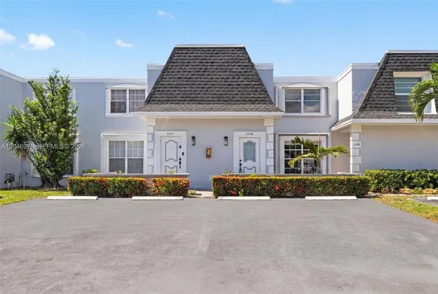 2-bedroom home at 2408 NE 10th Street #122, Hallandale Beach