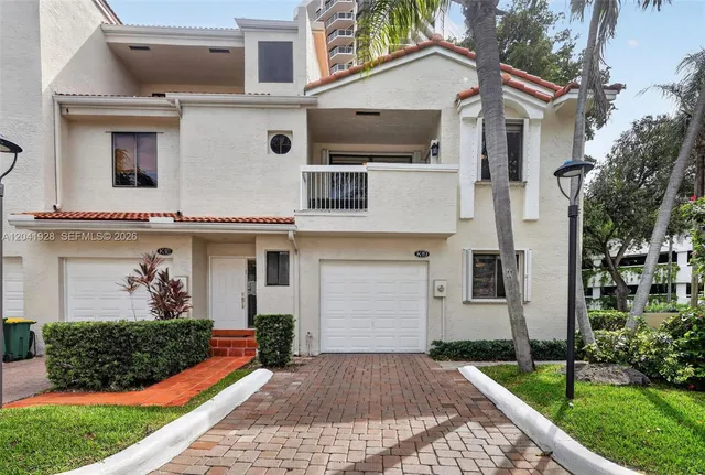 4-bedroom home at 21391 Marina Cove Circle #19K, Aventura