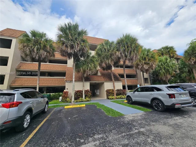 2-bedroom home at 461 Ives Dairy Road #4062, Miami