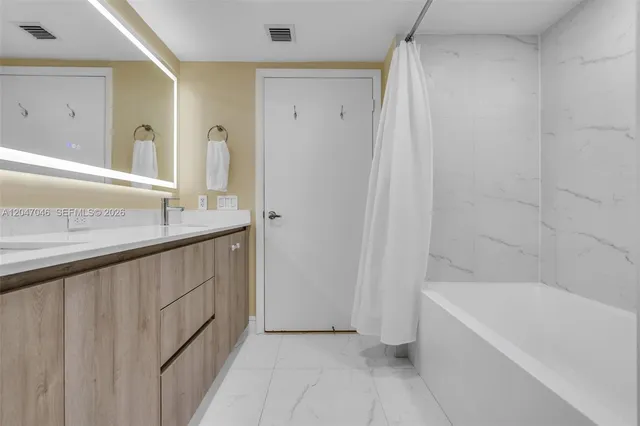 2-bedroom home at 41 SE 5th Street #908, Miami