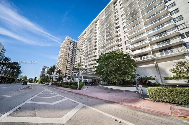 2-bedroom home at 5701 Collins Avenue #1415, Miami Beach