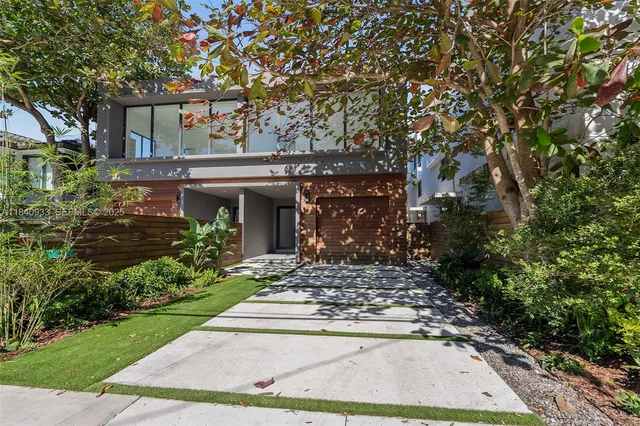 4-bedroom rental at 2984 Coconut Avenue, Coconut Grove