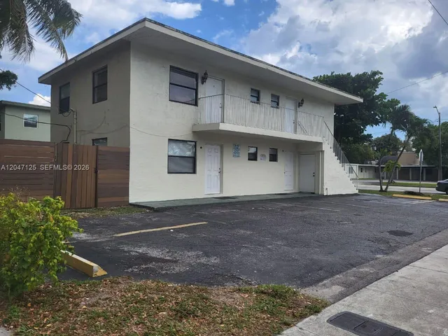 3-bedroom rental at 15 NE 13th Street #B, Fort Lauderdale