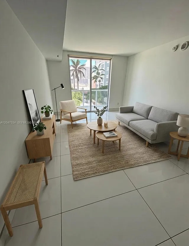 2-bedroom rental at 244 Biscayne Boulevard #1009, Miami