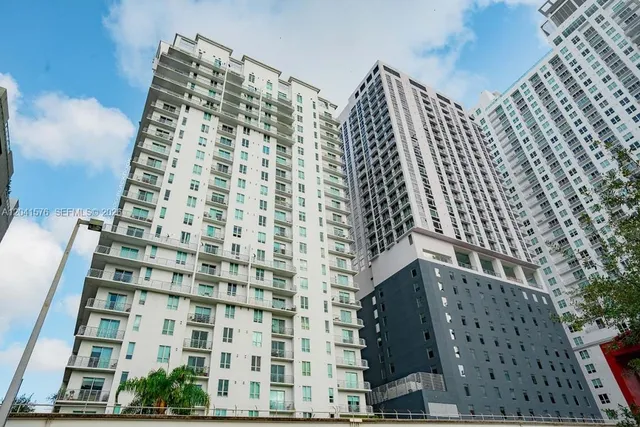 1-bedroom rental at 234 NE 3rd Street #1404, Miami