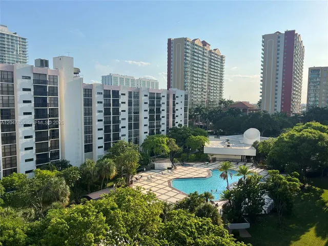 1-bedroom rental at 17011 N Bay Road #816, Sunny Isles Beach