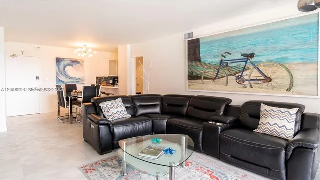 2-bedroom rental at 5161 Collins Avenue #811, Miami Beach