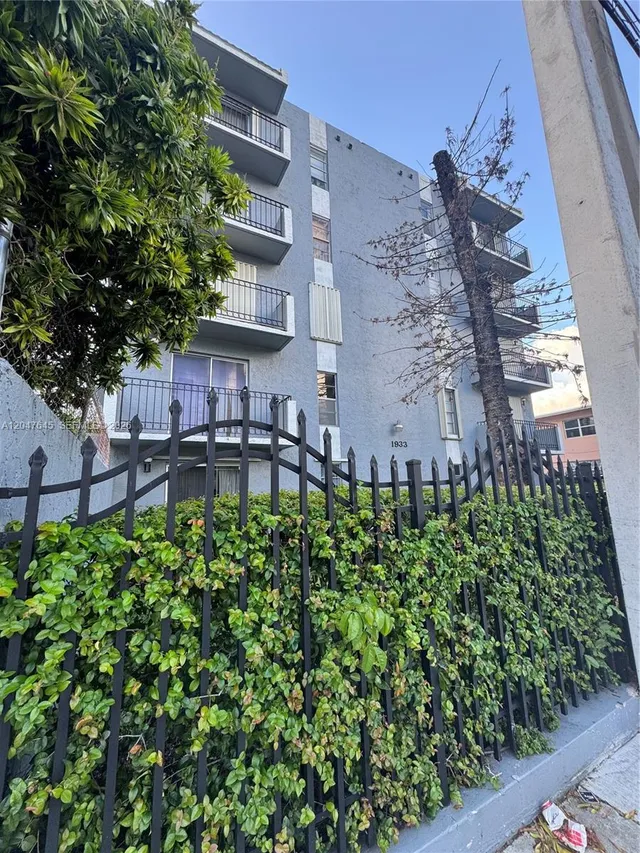 1-bedroom rental at 1933 SW 7th Street #504, Miami