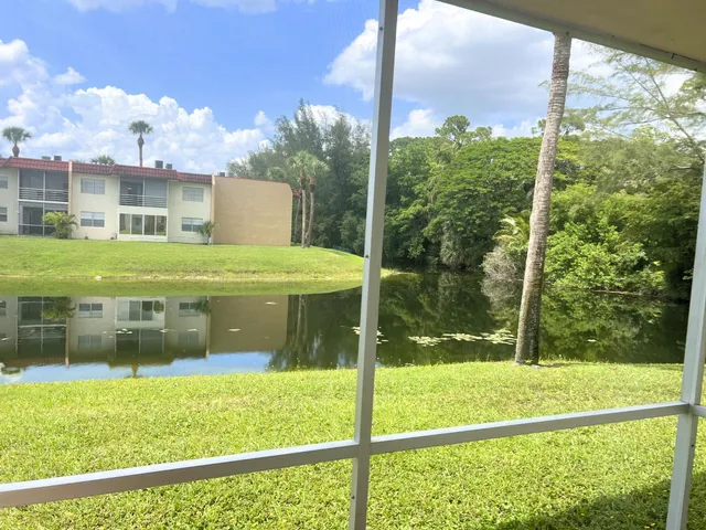 2-bedroom home at 463 Lake Frances Drive #463, West Palm Beach