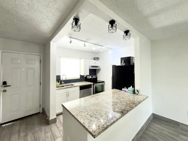 1-bedroom rental at 6507 Winfield Boulevard #206-c, Margate