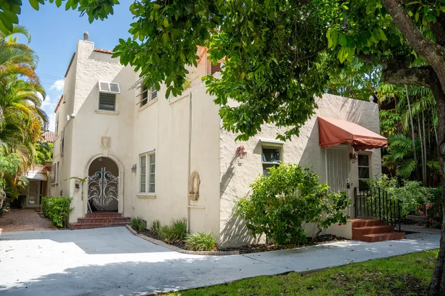 Land at 219 Seminole Avenue, Palm Beach