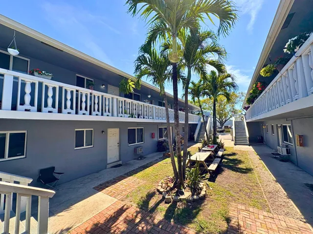 Commercial at 101-105 SE 26th Street, Fort Lauderdale