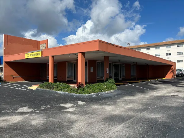 Commercial at 1361 E Commercial Boulevard, Oakland Park