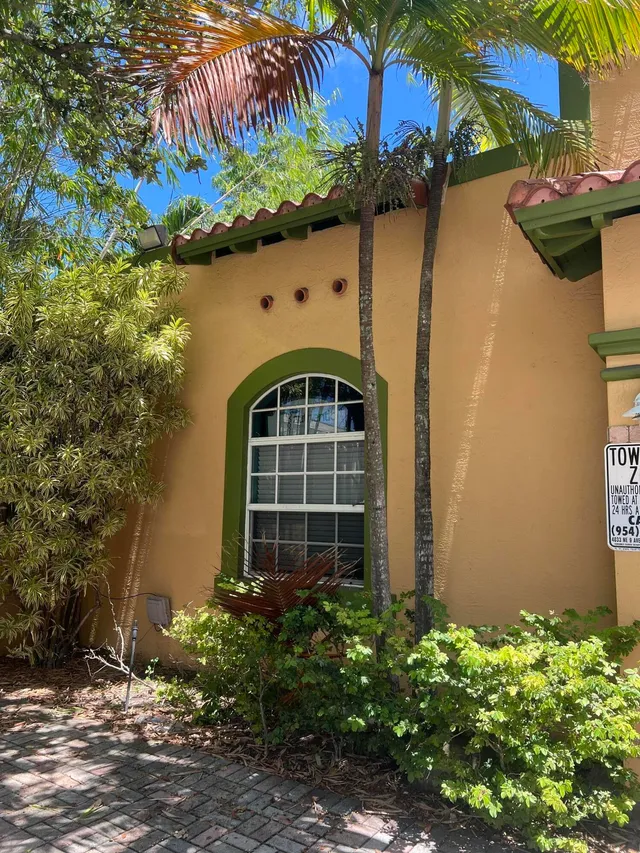 Commercial at 720 NE 3rd, Fort Lauderdale