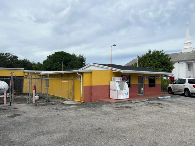 Commercial at 2393 N Military Trail, Schall Circle