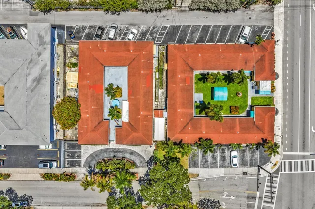 Commercial at 418 S Federal Highway, Hollywood