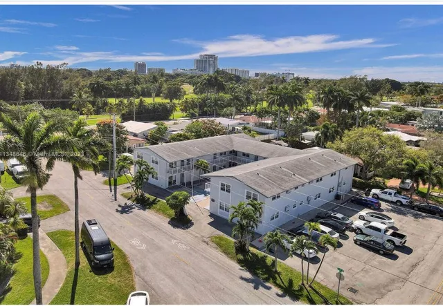 Commercial at 930 N 14th Court, Hollywood
