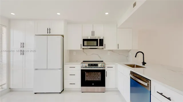 3-bedroom home at 933 NE 24th Avenue #169, Hallandale Beach