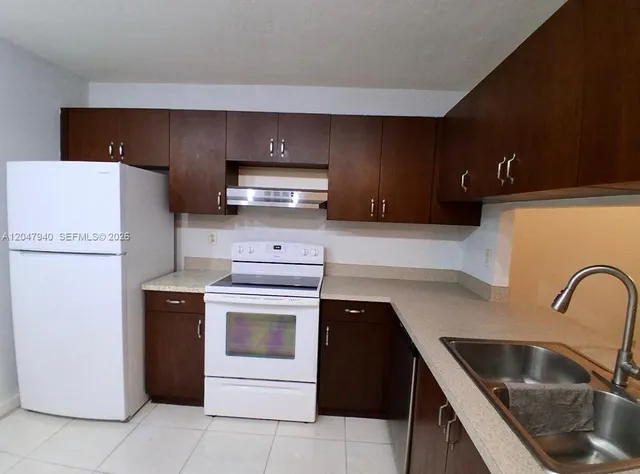 2-bedroom rental at 100 NW 76th Avenue #1022, Plantation