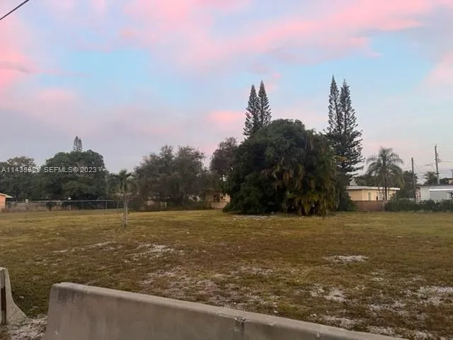 Land at 221-229 SE 10 Street, Hallandale Beach