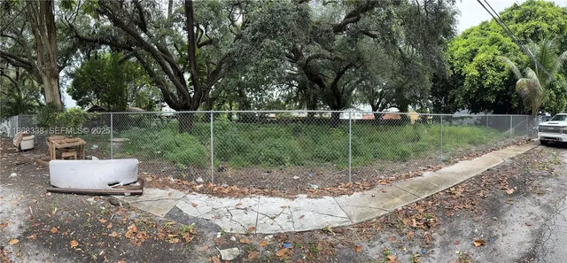 Land at 555 NE 147th Street, Miami
