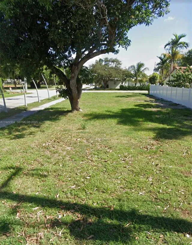 Land at 1452 Jefferson Street, Hollywood