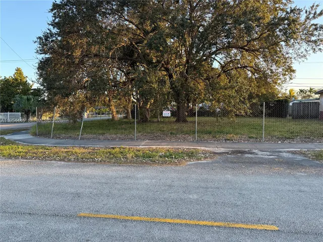 Land at 11450 SW 40th Street, Miami