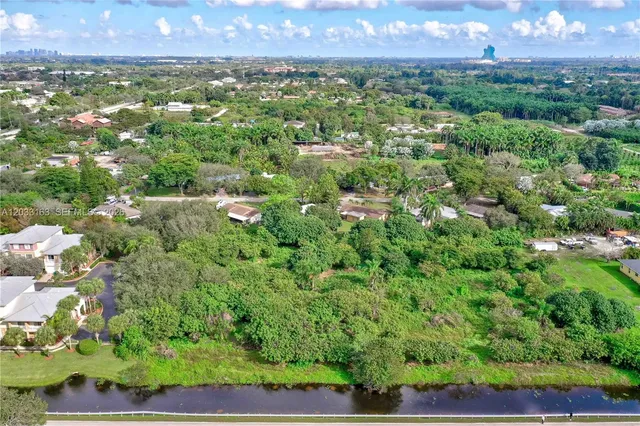 Land at 76 SW Ave, Davie