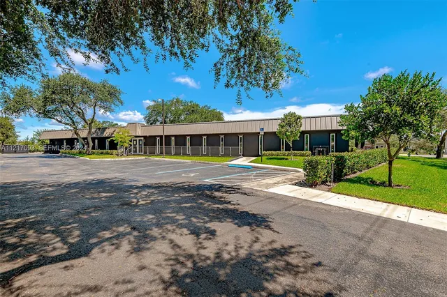 Commercial at 7700 Davie Road Extension, Hollywood