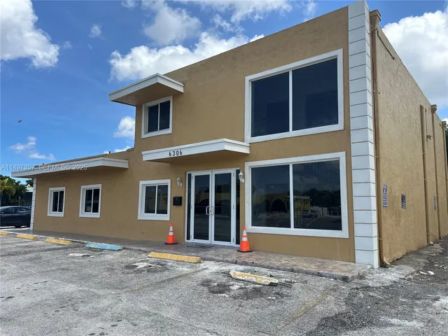 Commercial at 6300 Pembroke Road, Miramar
