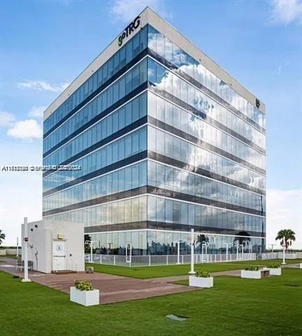 Commercial at 20200 W Dixie Hwy 709 Highway, Miami