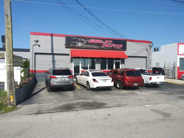 Commercial at 707 N Dixie Highway, Hallandale Beach