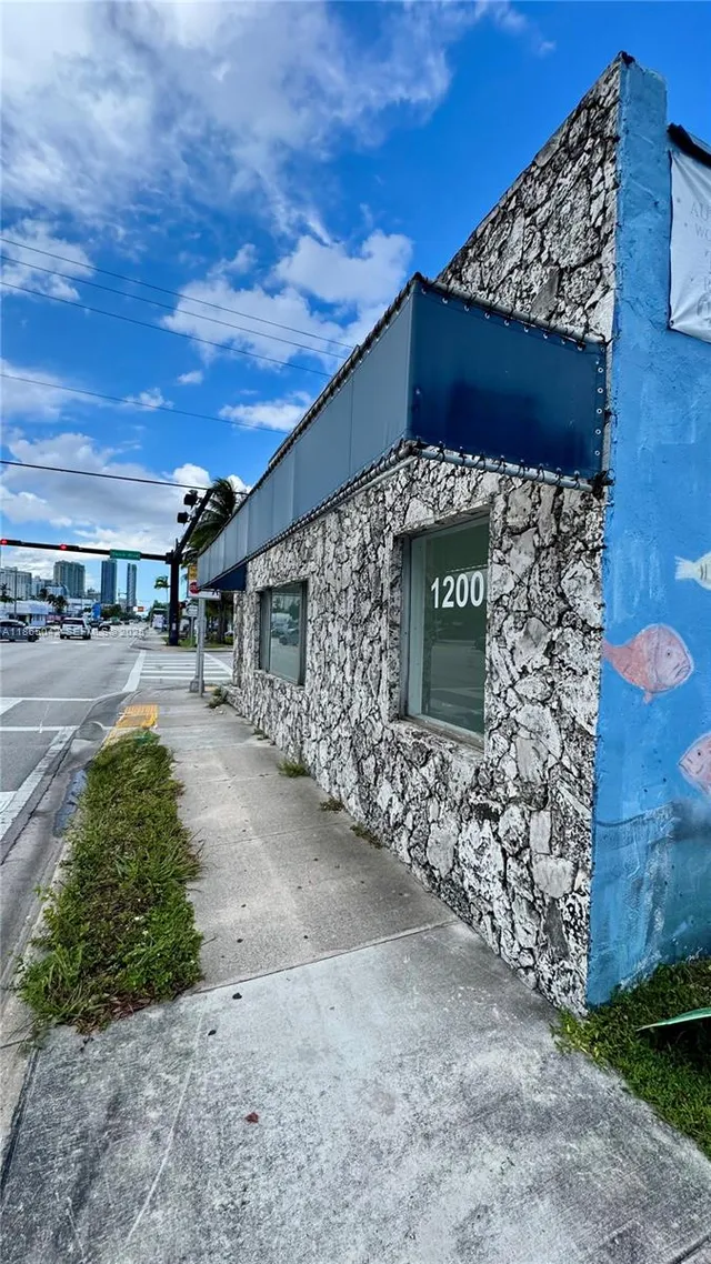 Commercial at 1200 S Federal Highway, Fort Lauderdale