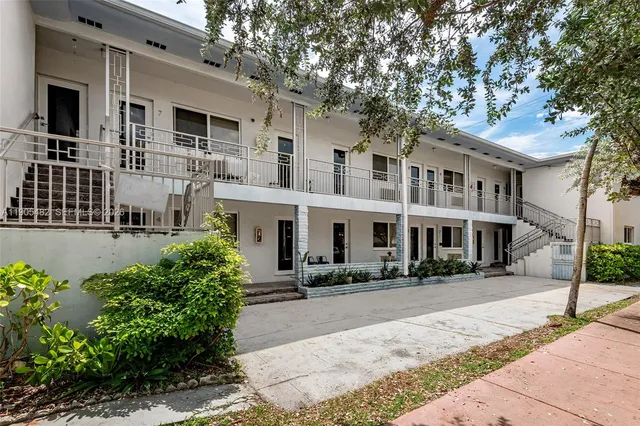Commercial at 7155 Rue Notre Dame, Miami Beach