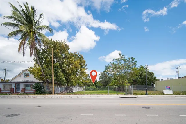 Commercial at 7635 NE 2nd Avenue, Miami