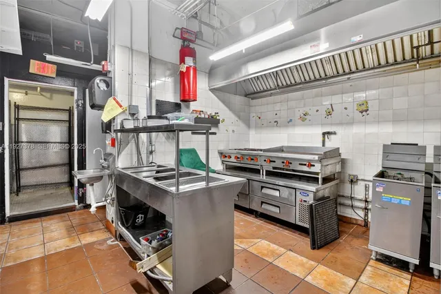 Commercial at 1216 Washington Avenue, Miami Beach