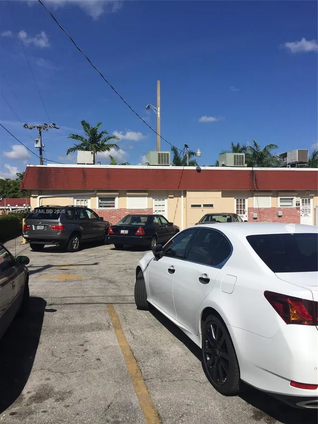 Commercial at 413 S Federal Highway, Dania Beach