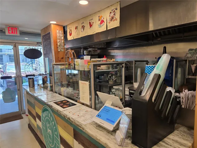 Commercial at 17010 W #d Dixie Highway, North Miami Beach