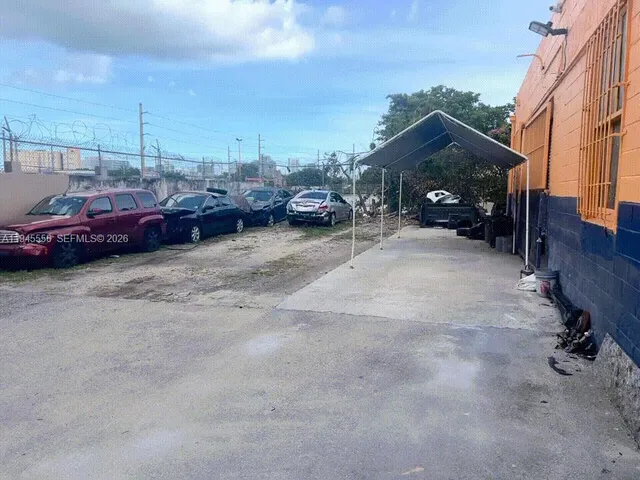 Commercial at 2005 NW 10th Avenue, Miami