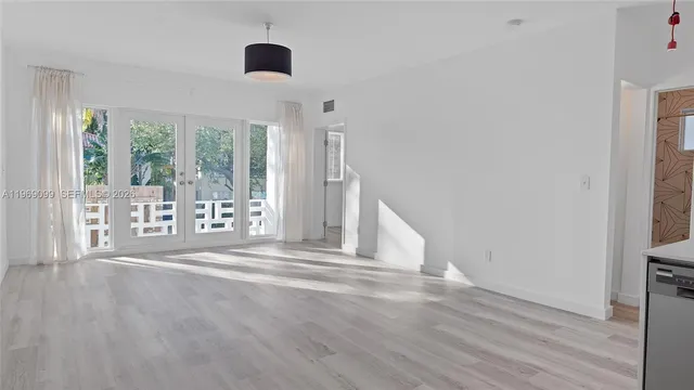 Commercial at 1561 Jefferson Avenue, Miami Beach
