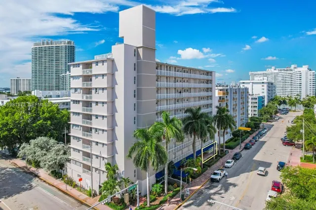 Commercial at 1300 Lincoln Road #C1B, Miami Beach