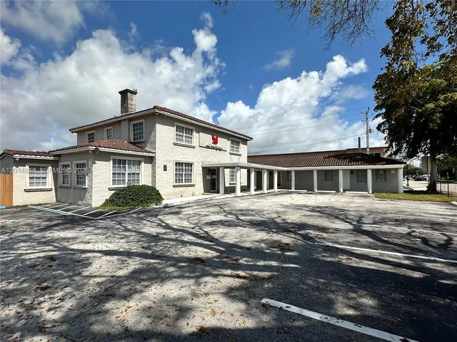 Commercial at 1040 S Federal Highway, Hollywood