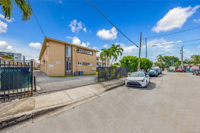 Commercial at 225 SW 18th Avenue, Miami
