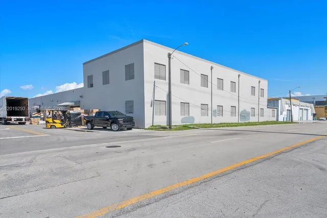 Commercial at 2040 Liberty Street, Hollywood