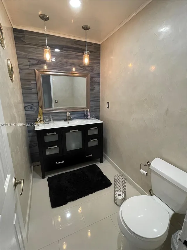 Commercial at 1640 N 70th Way, Hollywood